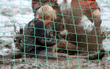 Foto: Futbols "Dubļos līdz ausīm"!