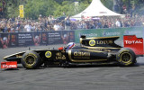 Video: "Lotus Renault" formula izpilda Krievijas himnu Video: "Lotus Renault" formula izpilda Krievijas himnu