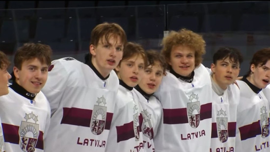 Baumaņu Kārļa vietā "Līvi" – pēc Latvijas U-18 hokejistu uzvaras atskan nepareizā himna