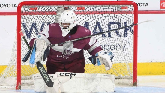 Latvijas U18 hokejisti pasaules čempionātu turpinās ar maču pret Somiju