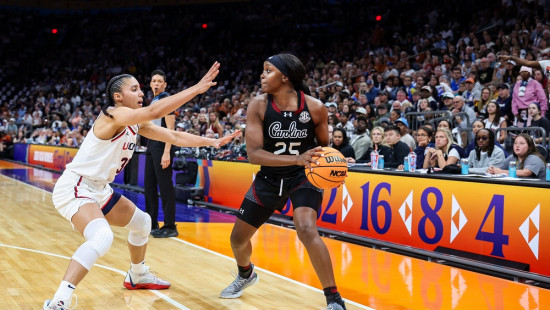 "Sadošu viņam pa pakaļu," Steilija un "South Carolina" pārtrauc "UConn" 54-0 sēriju