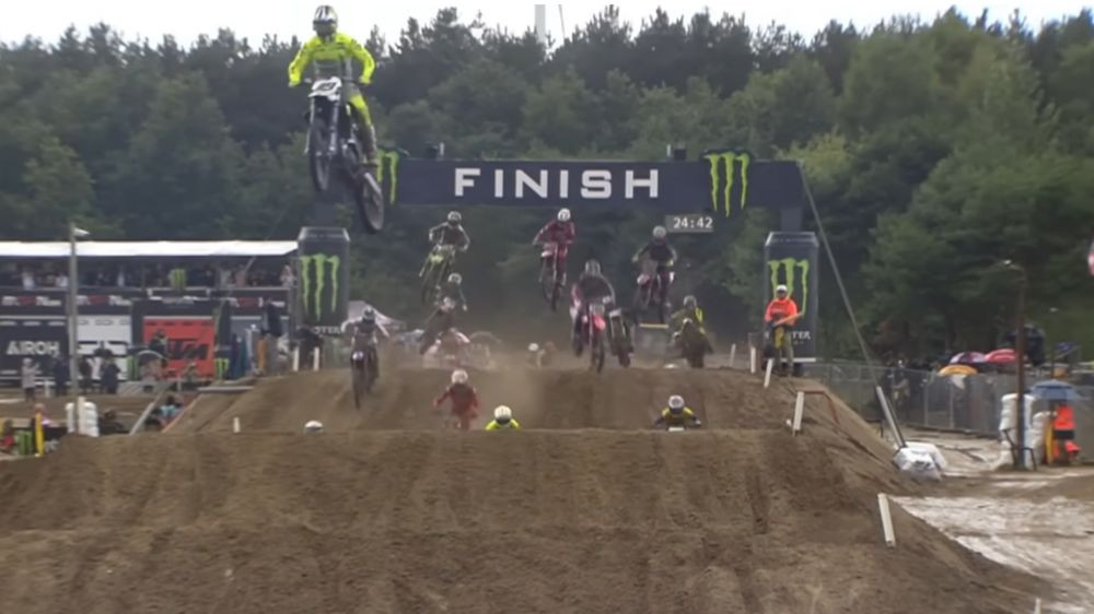 Video: Pumpurs un Kubuliņš iekaro pjedestālu EMX sacīkstēs Beļģijā ...