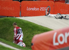 Foto: Mūsējie Londonā: kritiens BMX trasē, asaras Olimpiskajā stadionā