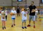 “VEF Rīga” spēlētāji aicina trenēties basketbolā