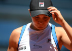 Bārtijai izmocīta uzvara, Suaresa Navarro atvadās no "French Open"