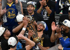 "Warriors" izcīna septīto NBA titulu komandas vēsturē, Karijs pirmo reizi <i>MVP</i>