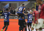''Inter'' uzvar piektajā Milānas derbijā pēc kārtas, ''Napoli'' izglābjas Dženovā