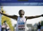 Asefa Berlīnē ievērojami labo pasaules rekordu maratonā sievietēm