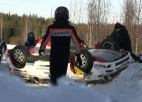 ''Toyota'' komandas vadītājs Latvala Somijas rallijā piedzīvo avāriju (+video)