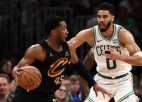 Mičels un "Cavaliers" dominē otrajā puslaikā, "Celtics" zaudē sērijas otro spēli