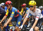 Skujiņš un Neilands "Tour de France" desmitajā posmā finišē lielajā grupā
