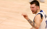 Video: Dončičs pēc ''Jazz'' izslēgšanas no <i>play-off</i> uz atvadām pamāj Jūtas faniem