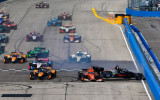 Video: "IndyCar" dubultposmā Milvokī trasē uzvar O'Vards un Makloklins