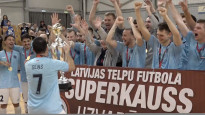 Skaisti vārti, efektīgi glābiņi - smagsvaru duelī Latvijas superkausu iegūst "Riga"