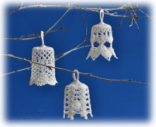 3 dažādi tamborēti Ziemassvētku zvaniņi