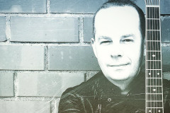 Video: Fēlikss Ķiģelis un “YDJ” izdevuši deju versiju “Laika dziesmiņai”