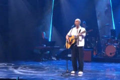 Video: Dona TUVUMS – Muzikālās bankas 2025. gada vērtīgākā dziesma!