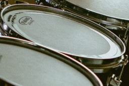 Kā mainās Latvijas sabiedrības mūzikas klausīšanās paradumi? Vairāk jaunas latviešu popmūzikas