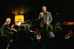 Video: Raimonds Pauls atradis jaunu dziedātāju ar varenu balsi