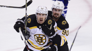 Maršānam 2+1, "Bruins" pārāka Toronto, "Sharks" izrauj uzvaru spēles 92. minūtē