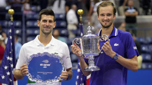 Džokovičs nepārvar "Grand Slam" pēdējo barjeru, Medvedevs iegūst pirmo titulu