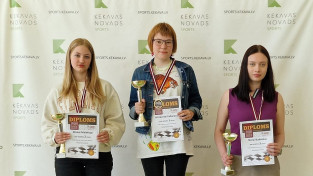 Noskaidroti Latvijas čempioni vairākās jauniešu grupās un junioriem ātrajā dambretē