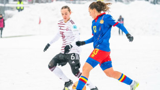 Latvijas futbolistes sniega aizkavētā spēlē pārliecinoši sakauj Andoru