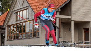 Kaparkalējs un Bleidele uzvar Latvijas čempionāta noslēdzošajā startā distanču slēpošanā