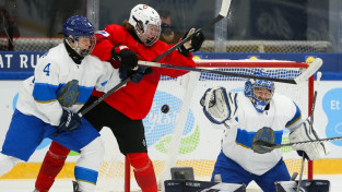 Šveices jaunieši pret Kazahstānu atspēlējas no 0:2, somi turpina ar 7:0, kanādieši sagrauj Čehiju