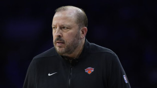Ņujorkas "Knicks" pagarina līgumu ar galveno treneri Tibodo