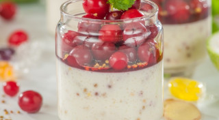 Cidoniju, gaišā greipfrūta un ingvera jogurta PANNA COTA