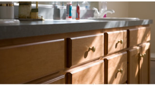 Stilīgi un praktiski vannas istabas skapīši mūsdienu mājām