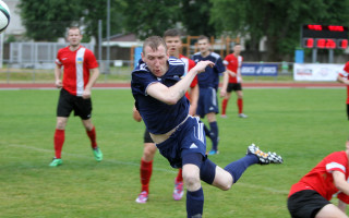 Foto: FK "Ogre" deviņu vīru sastāvā izrauj neizšķirtu pret FK "Smiltene/BJSS"