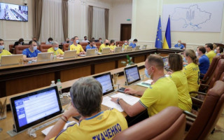 Video: Ukrainas valdība saģērbjas futbola izlases spēlētāju kreklos