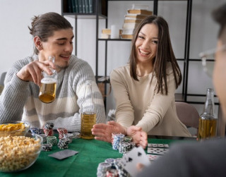 Stils pokera vakarā kā ģērbties un ko ņemt līdzi Stils pokera vakarā kā ģērbties un ko ņemt līdzi