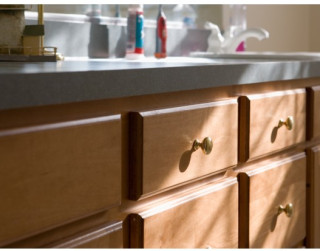 Stilīgi un praktiski vannas istabas skapīši mūsdienu mājām