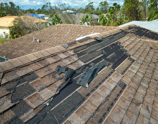 Ko darīt, ja pavasara vētra sabojā jumtu vai logus?