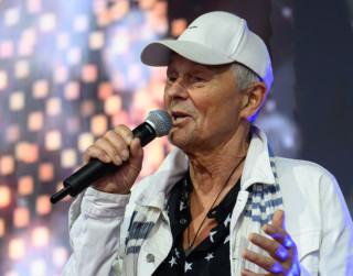 Šodien 75 gadu jubileju svin leģendārais mūziķis Adrians