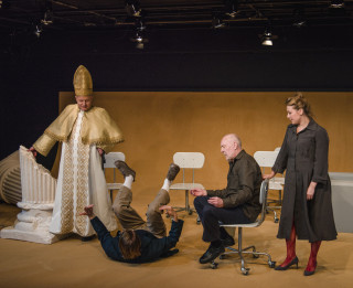 Foto: Dmitrijs Petrenko iestudējis izrādi "Atzīšanās"