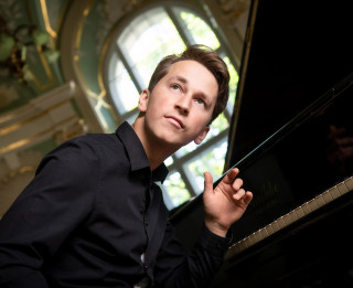 “Rudens Kamermūzikas festivālā” uzstāsies talantīgais pianists Daumants Liepiņš
