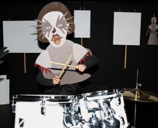 Latvijas Leļļu teātrī top protestu tēmai veltīta izrāde “Nē! Nē! Nē!”