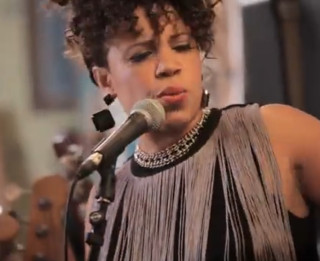 Ņujorkas Brodvejas teātru un TV seriālu dziedātāja izdzied Raimonda Paula dziesmas angliski