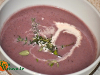 Ceriņkrāsas krēmzupa ar sarkano kāpostu