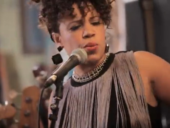 Ņujorkas Brodvejas teātru un TV seriālu dziedātāja izdzied Raimonda Paula dziesmas angliski Ņujorkas Brodvejas teātru un TV seriālu dziedātāja izdzied Raimonda Paula dziesmas angliski