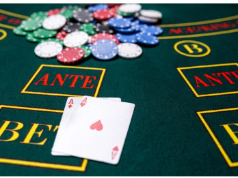 Varbūtības teorija ikdienā - ko mēs varam mācīties no kāršu spēļu matemātikas? Varbūtības teorija ikdienā - ko mēs varam mācīties no kāršu spēļu matemātikas?