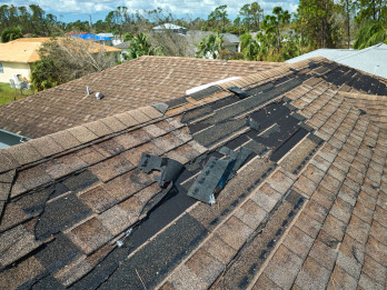 Ko darīt, ja pavasara vētra sabojā jumtu vai logus?