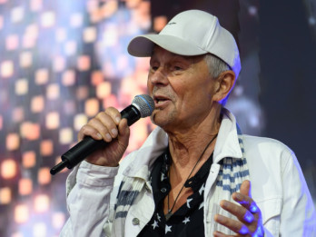 Šodien 75 gadu jubileju svin leģendārais mūziķis Adrians