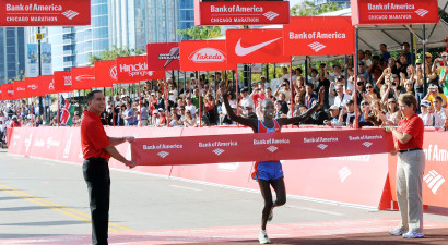 Čikāgas maratonā otro gadu pēc kārtas triumfē Vanžiru un Šabukova