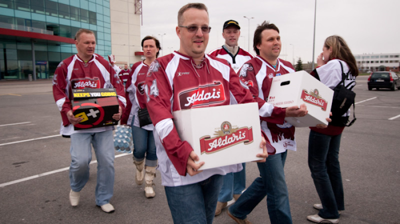 Hokeja fani ceļā uz 2010.gada čempionātu Manheimā.  Foto: 
Gunārs Klēģers