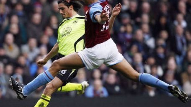 Spēles epizode no "Aston Villa" - "Wigan" mača
Foto: AFP
